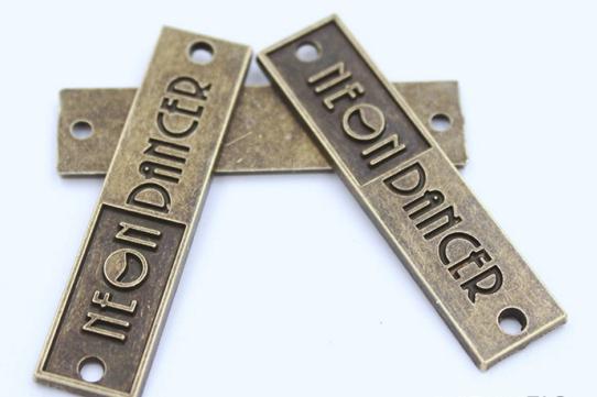 METAL CLOTHING LABEL 11 